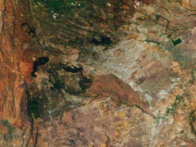 Satellite image of Nairobi (Kenya). (c) Contains modified Copernicus Sentinel data (2019), processed by ESA, CC BY-​SA 3.0 IGO. Image is cropped.