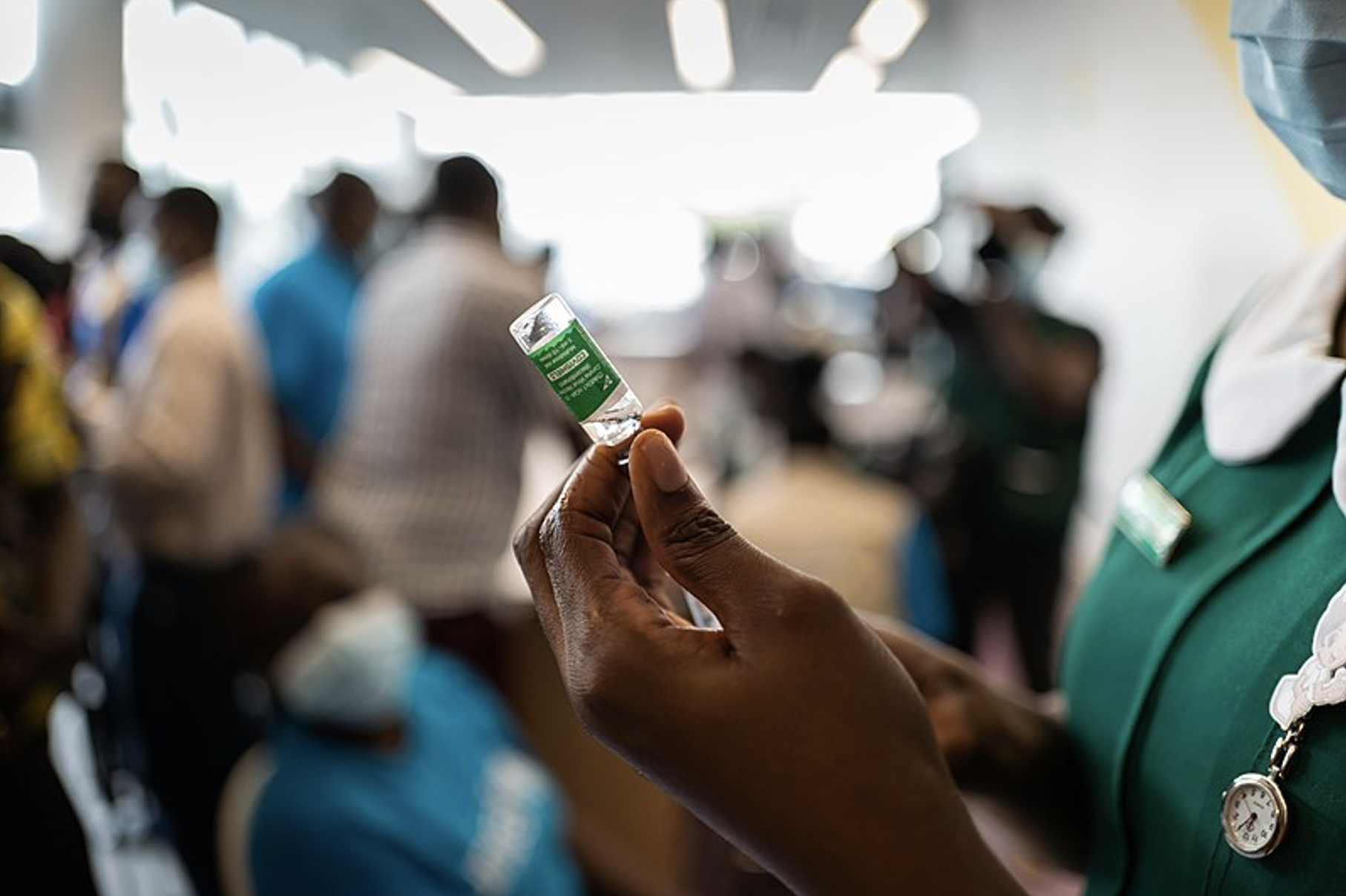 COVAX rollout: COVID-19 vaccinations begin in Ghana – nurse prepares vaccine on March 2, 2021. Photo: WHO / Blink Media - Nana Kofi Acquah, CC BY-SA 3.0 IGO
