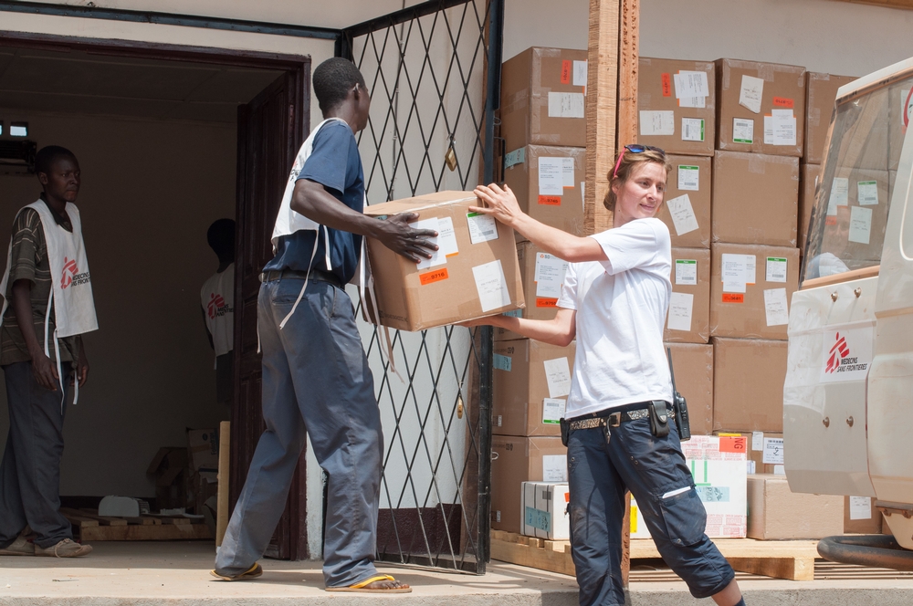 People unloading a van with boxes from Médecins Sans Frontières (MSF) Supply. Photo: MSF